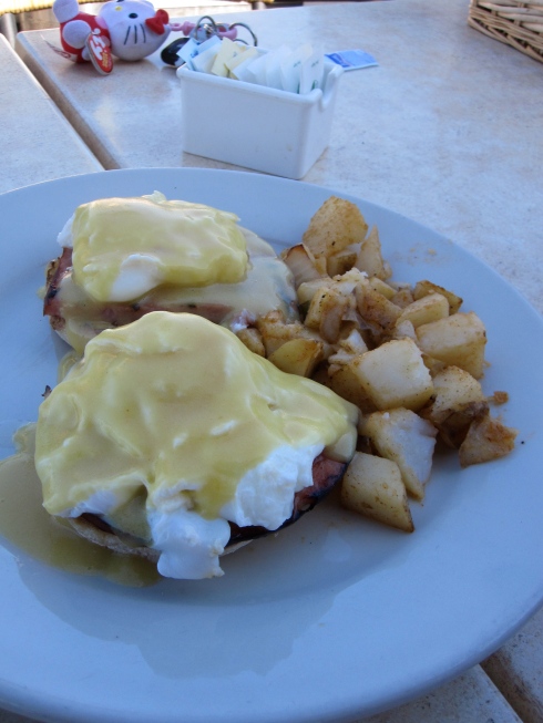 A "hearty" American breakfast: Egg Benedict